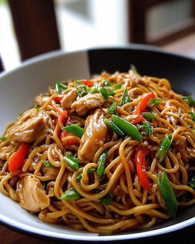 Delicious Chicken Lo Mein with chicken, vegetables, and noodles